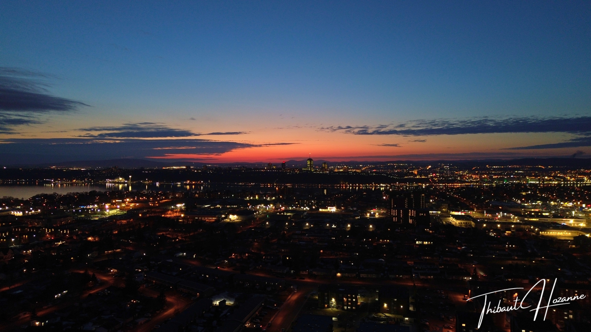 Vue aérienne au coucher du soleil